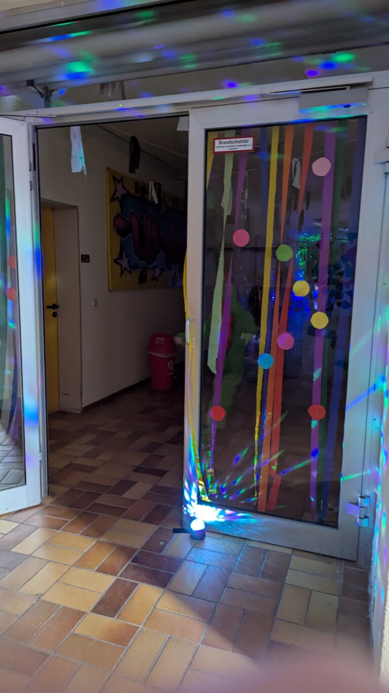 Mehr über den Artikel erfahren MONE HELAU